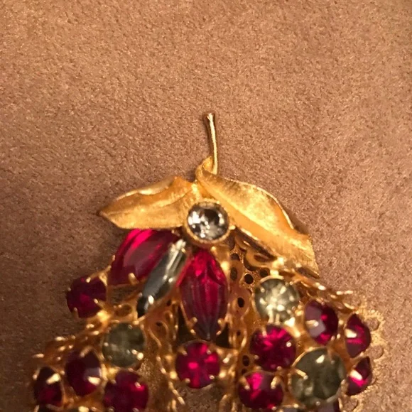 Vintage brooch red and green rhinestones - Picture 5 of 8
